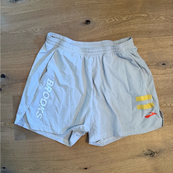 Brooks Men's Light Gray Athletic Shorts - Picture 1 of 2